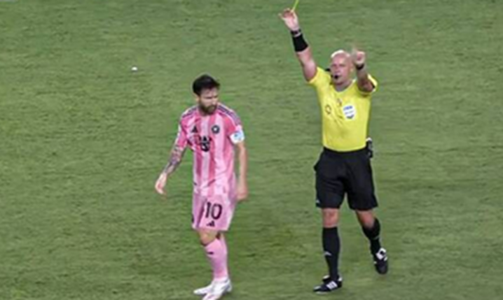 Szymon Marciniak vs. Leo Messi na KMŚ :D [VIDEO]
